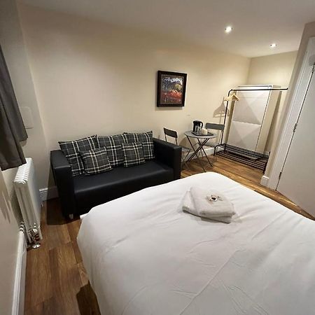 Modern Double Room With Sofa Edinburgh Bagian luar foto