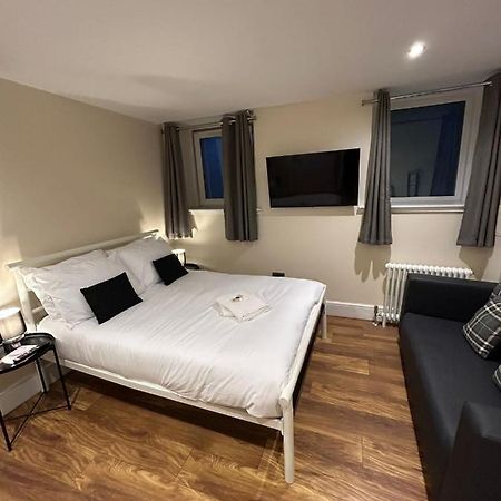 Modern Double Room With Sofa Edinburgh Bagian luar foto