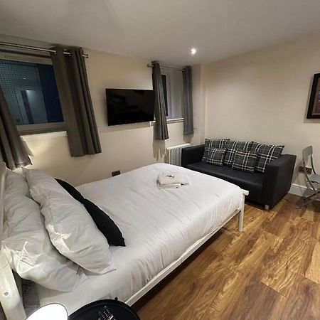 Modern Double Room With Sofa Edinburgh Bagian luar foto