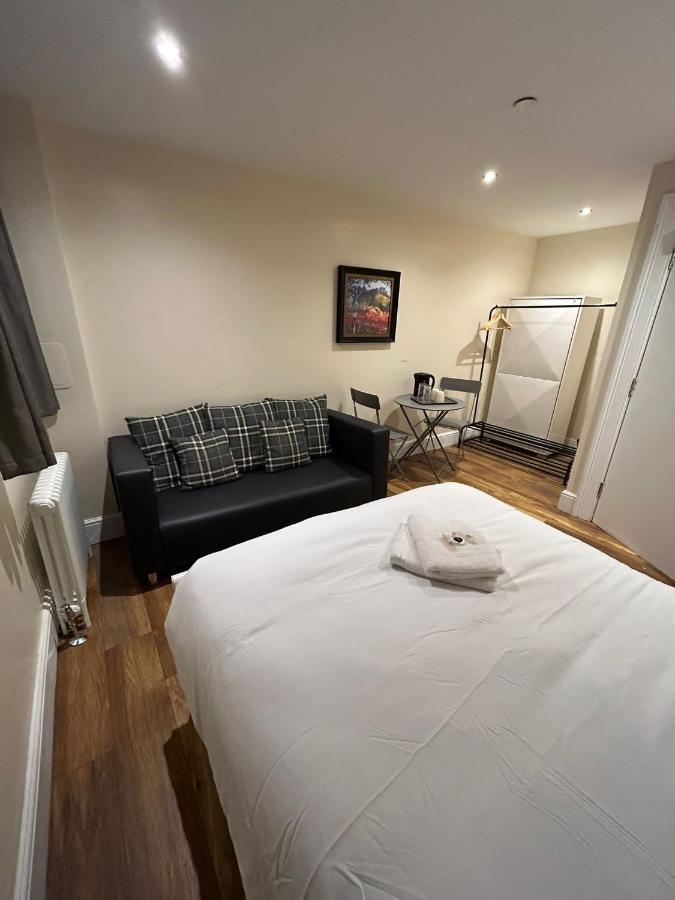 Modern Double Room With Sofa Edinburgh Bagian luar foto