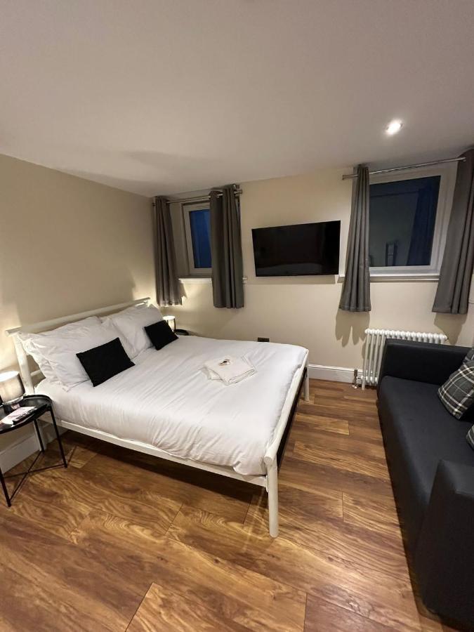 Modern Double Room With Sofa Edinburgh Bagian luar foto