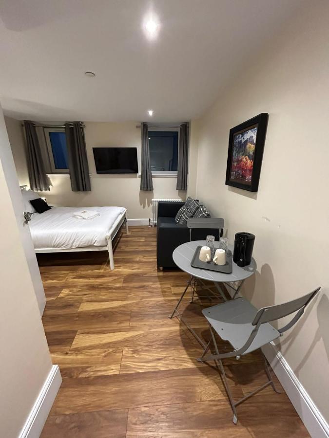 Modern Double Room With Sofa Edinburgh Bagian luar foto