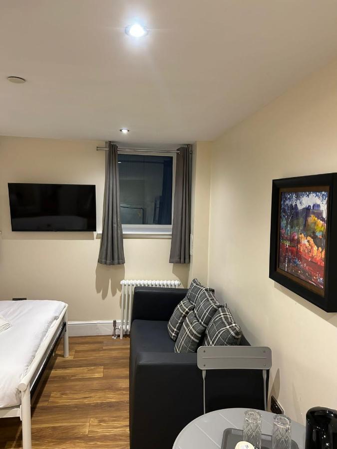 Modern Double Room With Sofa Edinburgh Bagian luar foto